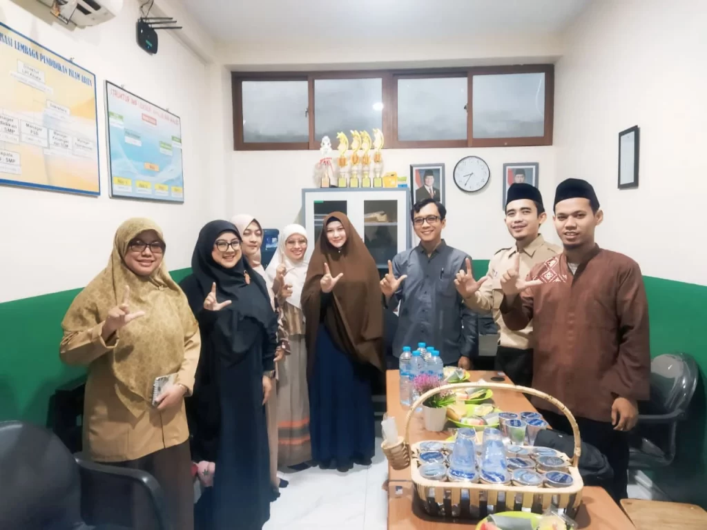 Serah Terima Jabatan Komite Baru SMP Leaderss Khalid bin Walid Periode 2025–2026: Wujud Kolaborasi Sekolah dan Orang Tua